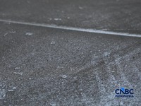 Erupsi Gunung Anak Krakatau yang terus berlanjut mulai berdampak langsung ke wilayah daratan Lampung, Minggu (6/9/2026). (CNBC Indonesia/Tri Susilo)