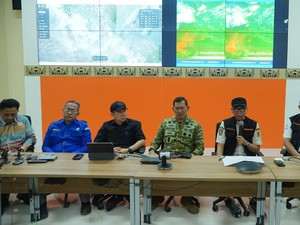 Anak Krakatau Masih Erupsi, Gubernur Lampung: Tetap Tenang dan Waspada