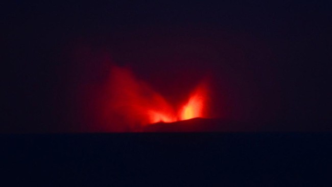 Anak Krakatau hingga Semeru Erupsi Bersamaan, Ada Apa?