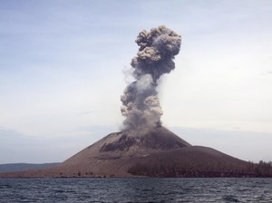 Anak Krakatau Erupsi, BMKG: Belum Ada Anomali Muka Air Laut di Selat Sunda