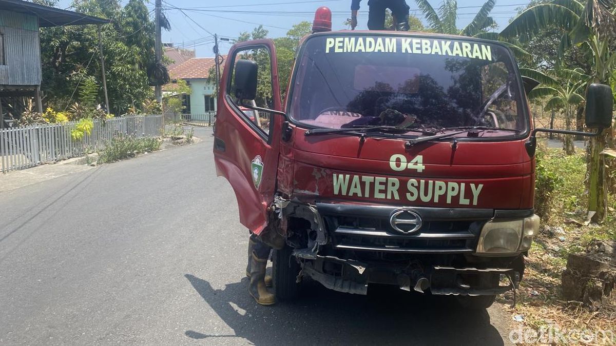 Mobil Damkar Tabrakan dengan Pemotor di Parepare, 2 Remaja Tewas