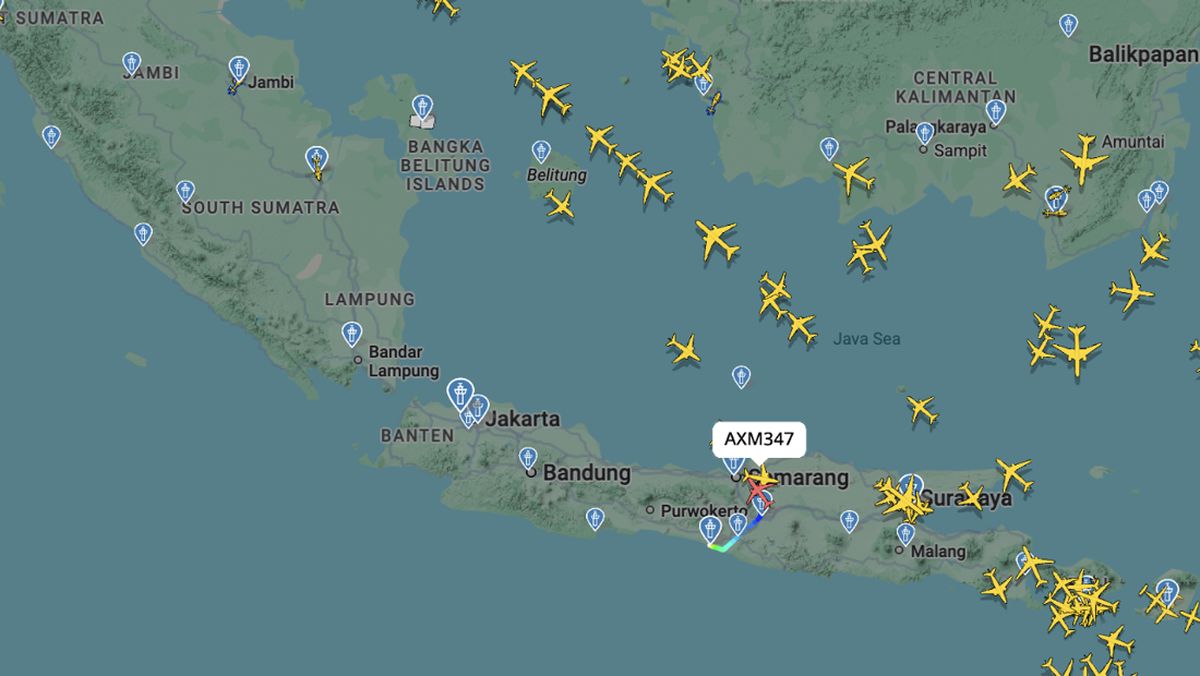 Pesawat Menjauh dari Soetta dan Selat Sunda Imbas Erupsi Anak Krakatau