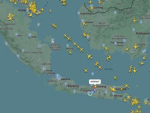 Pesawat Menjauh dari Soetta dan Selat Sunda Imbas Erupsi Anak Krakatau