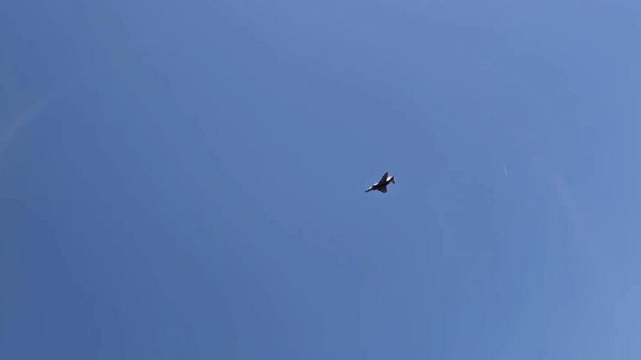 Sebuah jet tempur F-4 Phantom milik Angkatan Udara Yunani jatuh saat mengikuti pertunjukan udara Athens Flying Week di Pangkalan Udara Tanagra, sebelah utara Athena, pada Sabtu (5/9/2026).