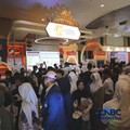 Sejumlah pengunjung memadati booth Lembaga Penjamin Simpanan (LPS) dalam ajang Lampung Financial Festival 2026 di Novotel,  Bandar Lampung, Minggu (6/9/2026). (CNBC Indonesia/Tri Susilo)