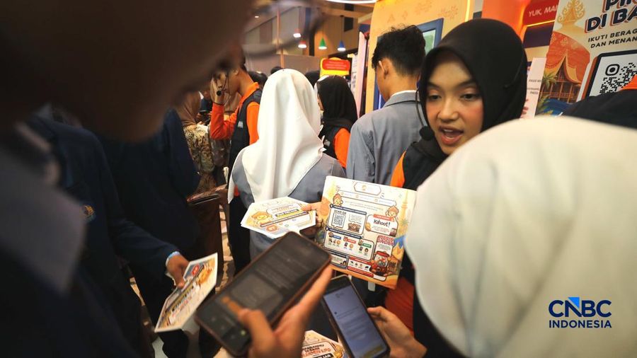 Sejumlah pengunjung memadati booth Lembaga Penjamin Simpanan (LPS) dalam ajang Lampung Financial Festival 2026 di Novotel,  Bandar Lampung, Minggu (6/9/2026).