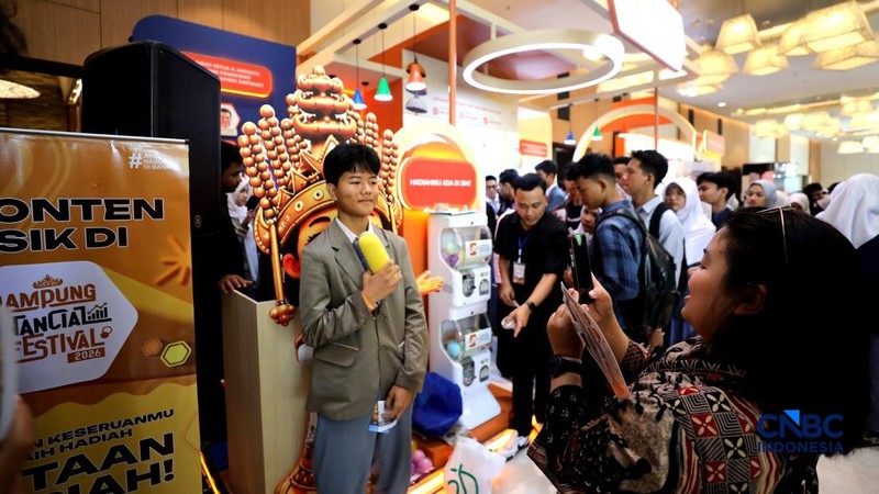 Sejumlah pengunjung memadati booth Lembaga Penjamin Simpanan (LPS) dalam ajang Lampung Financial Festival 2026 di Novotel,  Bandar Lampung, Minggu (6/9/2026).