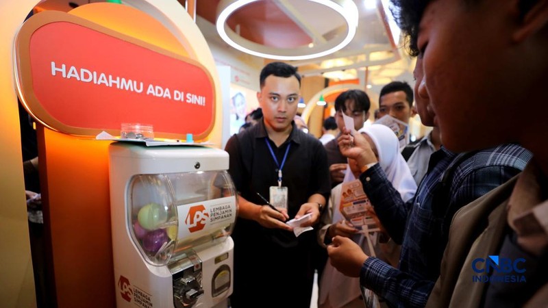 Sejumlah pengunjung memadati booth Lembaga Penjamin Simpanan (LPS) dalam ajang Lampung Financial Festival 2026 di Novotel,  Bandar Lampung, Minggu (6/9/2026).