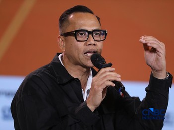 Vice President Bank Mandiri, Hari Mulyana saat menyampaikan pemaparan dalam Lampung Financial Festival di Hotel Novotel, Bandar Lampung, Minggu (6/9/2026). (CNBC Indonesia/Tri Susilo)