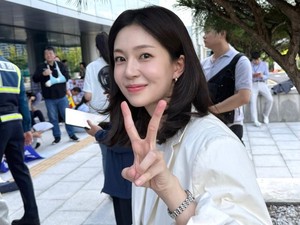 Baek Jin Hee Tulis Surat Buat Fans Jelang Pernikahan