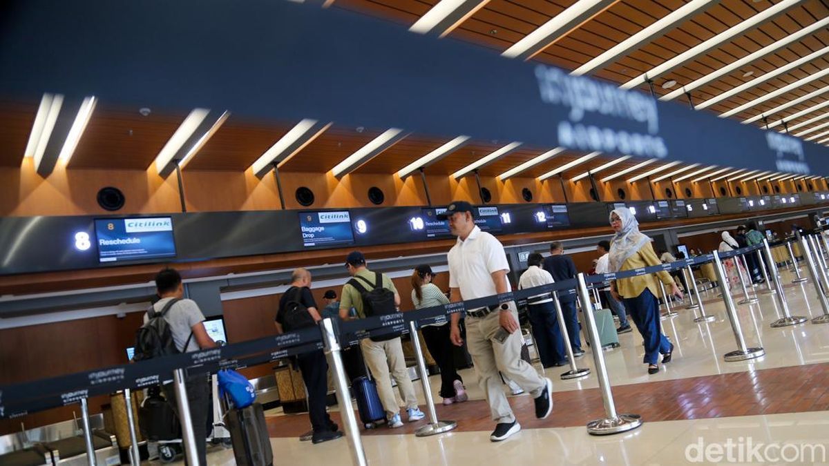 Media Asing: Jakarta Dilanda Abu Vulkanik, Turis Masih Aman ke Bali