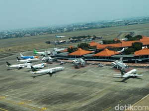 Bandara Soetta Bersihkan Runaway hingga Apron dari Abu Vulkanik Secara Periodik
