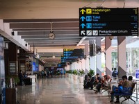 Suasana Bandara Halim Perdanakusuma di Jakarta, setelah penghentian operasionalisasi penerbangan diperpanjang hingga pukul 18.00 WIB, Senin (7/9/2026). (CNBC Indonesia/Faisal Rahman)