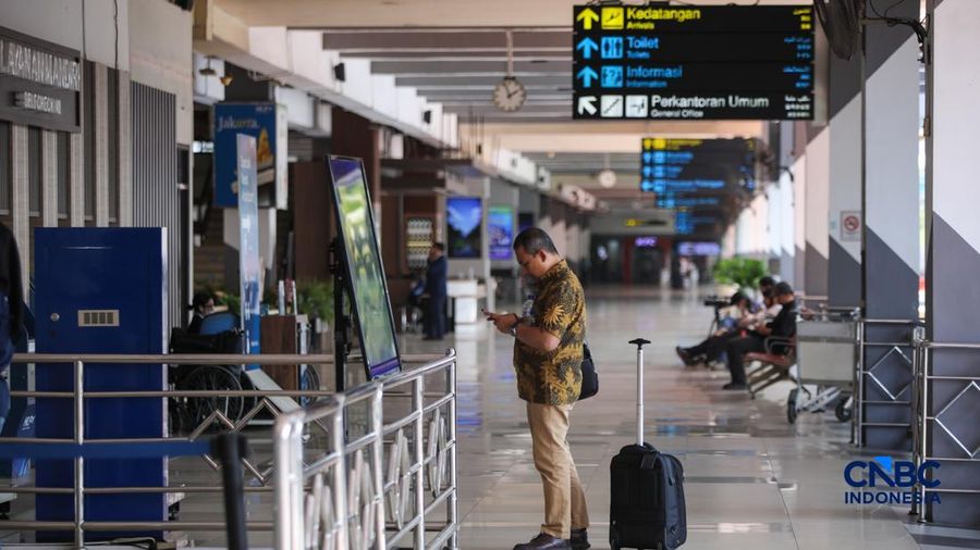 Suasana Bandara Halim Perdanakusuma di Jakarta, setelah penghentian operasionalisasi penerbangan diperpanjang hingga pukul 18.00 WIB, Senin (7/9/2026). (CNBC Indonesia/Faisal Rahman)