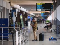 Suasana Bandara Halim Perdanakusuma di Jakarta, setelah penghentian operasionalisasi penerbangan diperpanjang hingga pukul 18.00 WIB, Senin (7/9/2026). (CNBC Indonesia/Faisal Rahman)