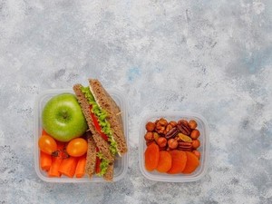 Jadwal Padat Bukan Halangan, Ini 4 Tips Tetap Rutin Makan Buah