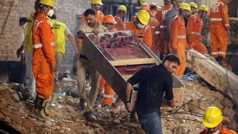 INDIA-COLLAPSE/
