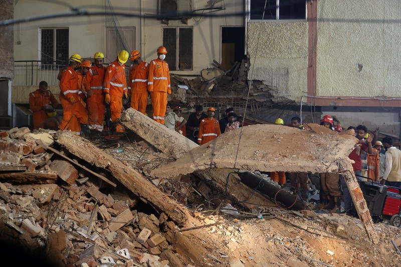 National Disaster Response Force (NDRF) personnel work at the scene after a building collapsed, in New Delhi, India, September 6, 2026. REUTERS/Francis Mascarenhas     TPX IMAGES OF THE DAY