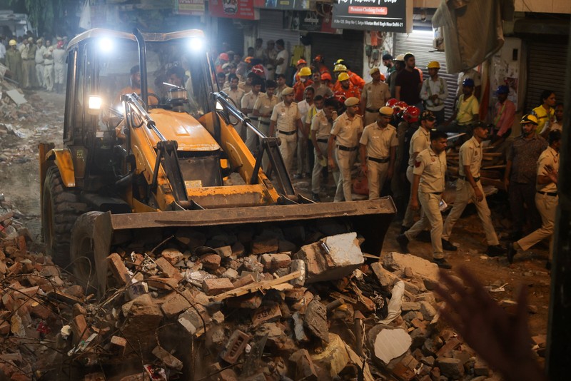 National Disaster Response Force (NDRF) personnel work at the scene after a building collapsed, in New Delhi, India, September 6, 2026. REUTERS/Francis Mascarenhas     TPX IMAGES OF THE DAY