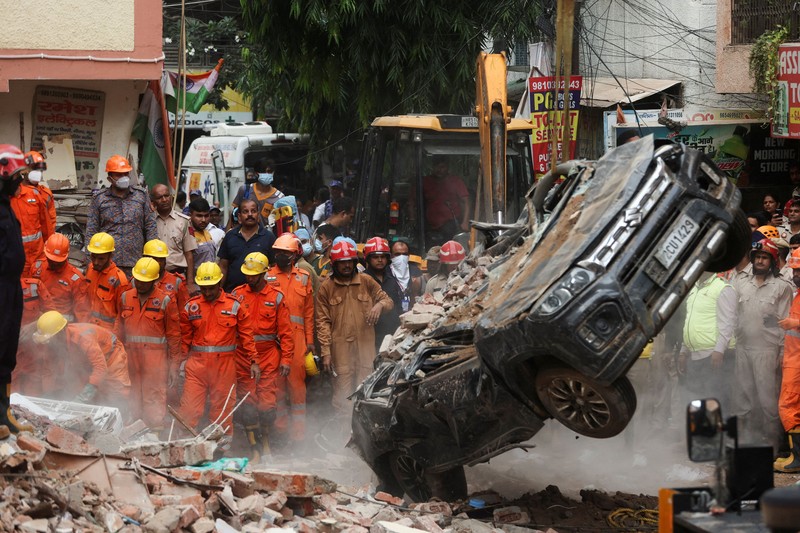 National Disaster Response Force (NDRF) personnel work at the scene after a building collapsed, in New Delhi, India, September 6, 2026. REUTERS/Francis Mascarenhas     TPX IMAGES OF THE DAY