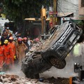 National Disaster Response Force (NDRF) personnel work at the scene after a building collapsed, in New Delhi, India, September 6, 2026. REUTERS/Francis Mascarenhas     TPX IMAGES OF THE DAY