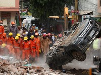 National Disaster Response Force (NDRF) personnel work at the scene after a building collapsed, in New Delhi, India, September 6, 2026. REUTERS/Francis Mascarenhas     TPX IMAGES OF THE DAY