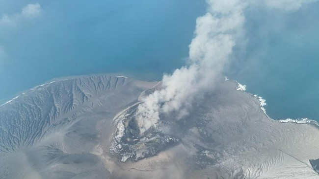 Foto Drone dan Citra Satelit Penampakan Gunung Anak Krakatau saat Erupsi