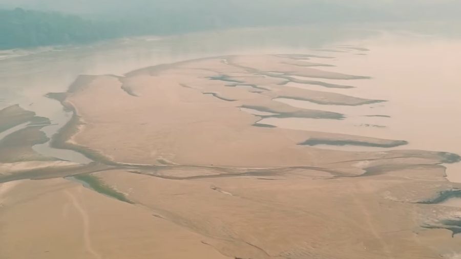 Kekeringan sungai Kapuas. (Ist Instagram atr.drone)