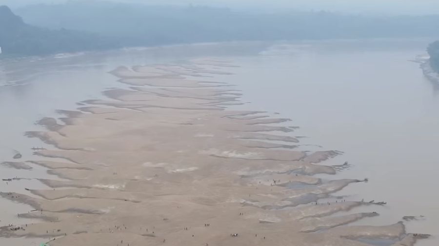 Kekeringan sungai Kapuas. (Ist Instagram atr.drone)