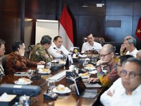 Ketua Dewan Ekonomi Nasional (DEN) Luhut Binsar Pandjaitan menerima pimpinan Danantara Investment Management di Kantor Dewan Ekonomi Nasional, Jakarta, Senin (7/9/2026). (Instagram/luhut.pandjaitan)
