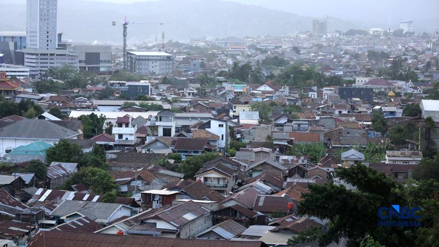 Suasana terkini Kecamatan Bumi Waras, Kota Bandar Lampung setelah Gunung Anak Krakatau di area Selat Sunda kembali mengalami erupsi pada Sabtu (5/9/2026). Aktivitas tersebut terpantau sejak awal hari hingga Senin (7/9/2026) pagi tetap mengalami da