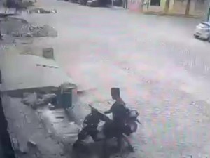 Takut Ditangkap Polisi, Maling Motor Ngumpet di Atap Rumah Deli Serdang