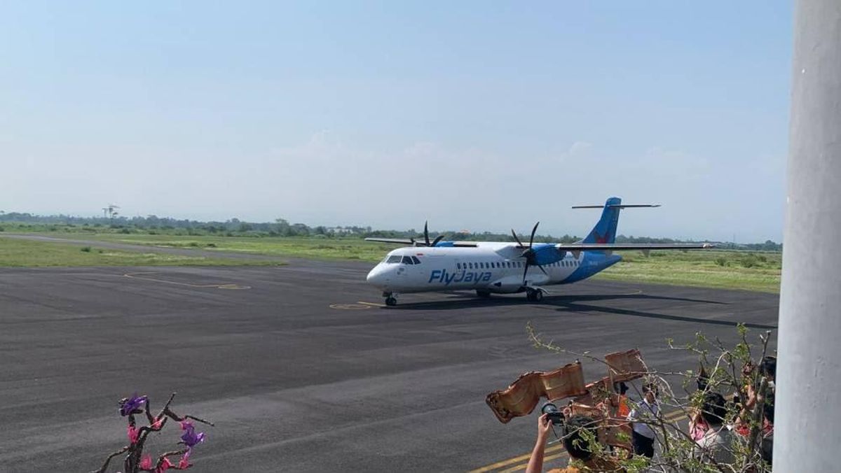 Rute Penerbangan Jember-Jakarta Terdampak Erupsi Anak Krakatau