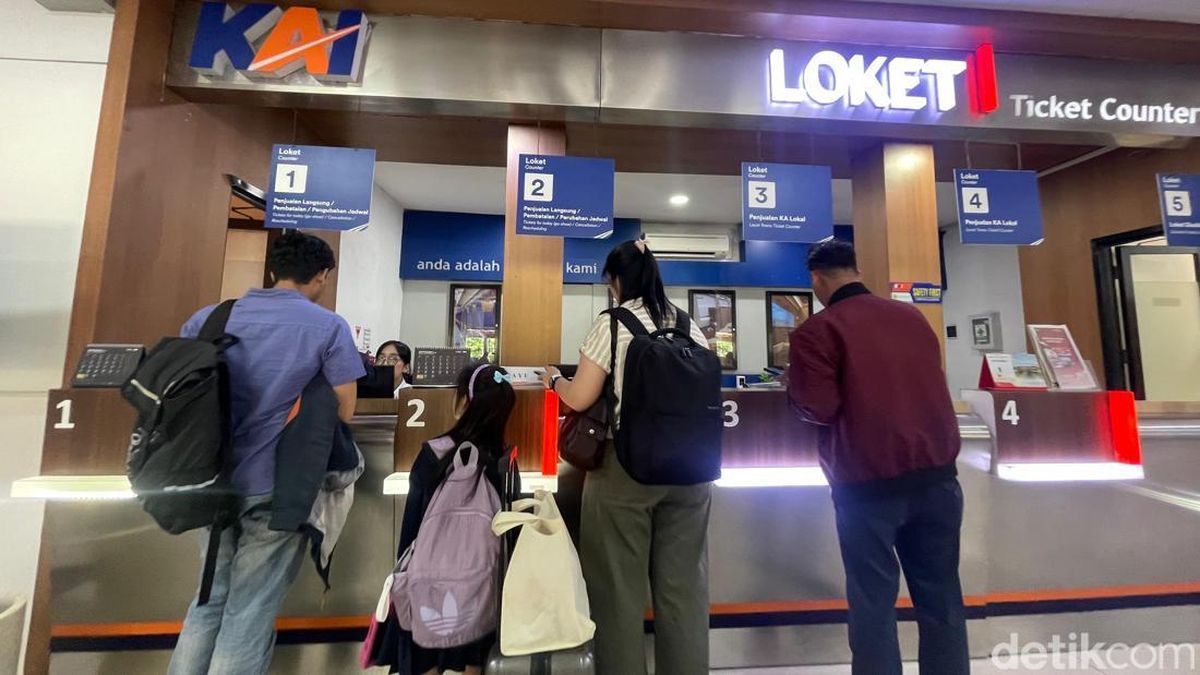 6.707 Orang Pilih Naik Kereta Surabaya-Jakarta Imbas Erupsi Anak Krakatau