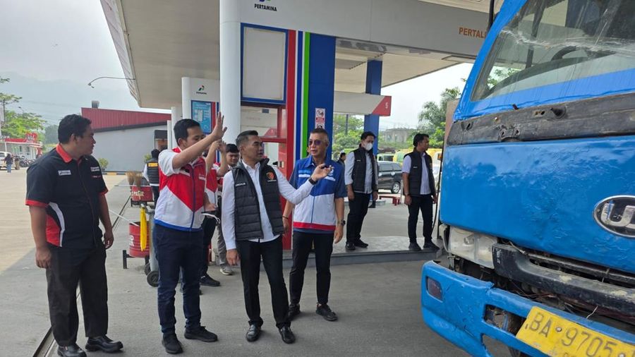 Pertamina bersama Polda Sumatra Barat dan juga Pemprov Sumbar melakukan sidak langsung penyaluran BBM subsidi di Sumbar. (Dok. Pertamina)