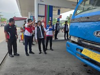Pertamina bersama Polda Sumatra Barat dan juga Pemprov Sumbar melakukan sidak langsung penyaluran BBM subsidi di Sumbar. (Dok. Pertamina)
