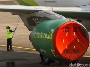 Bandara Soetta Kembali Beroperasi, Runway hingga Apron Dibersihkan dari Debu