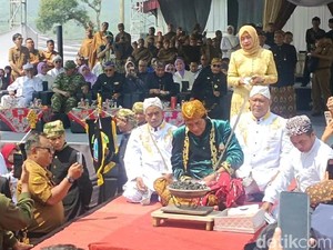 Menilik Kesakralan Nyangku, Tradisi Cuci Pusaka di Panjalu