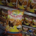 Stok beras khusus dengan kandungan vitamin B6 dan Zinc merek induk ayam pada salah satu toko ritel di Jakarta, Senin (7/9/2026). (CNBC Indonesia/Faisal Rahman)