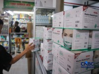 Suasana penjualan masker di Pasar Pramuka, Jakarta, Senin (7/9/2026). (CNBC Indonesia/Faisal Rahman)