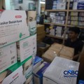 Suasana penjualan masker di Pasar Pramuka, Jakarta, Senin (7/9/2026). (CNBC Indonesia/Faisal Rahman)