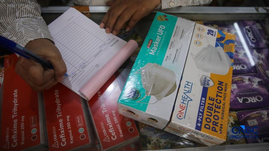 Suasana penjualan masker di Pasar Pramuka, Jakarta, Senin (7/9/2026). (CNBC Indonesia/Faisal Rahman)