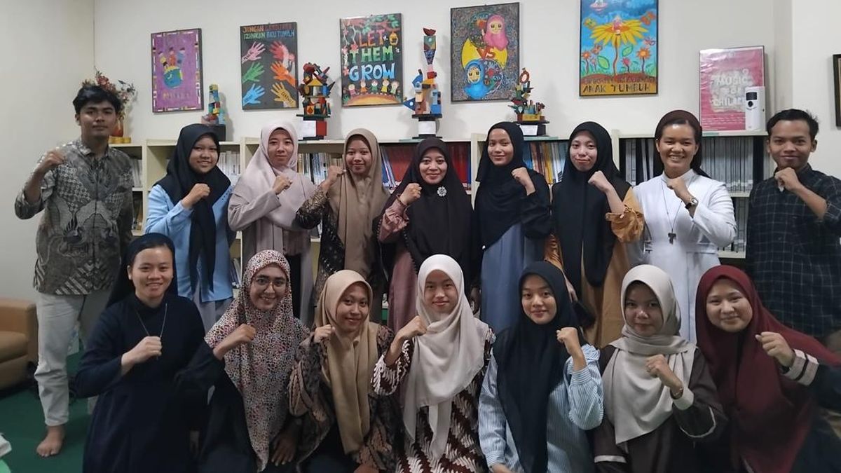 Cerita Suster Felika Kuliah di UAD, Nyaman Pakai Jubah Biarawati