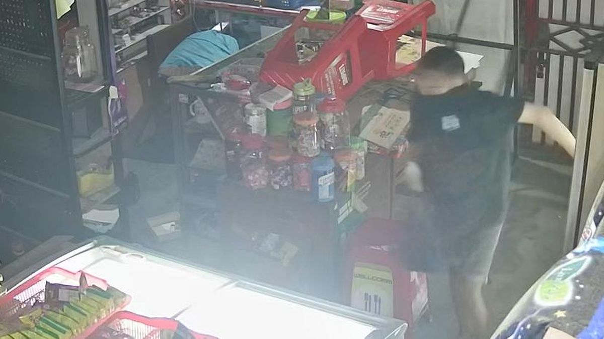 Maling Bobol Kios di Parepare Terekam CCTV, Gasak Rokok-Minuman Dingin