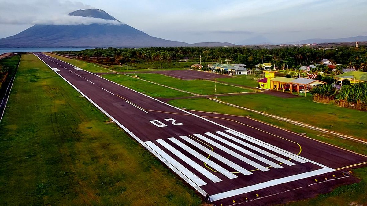 Bandara Wunopito Ditutup Efek Abu Vulkanik Gunung Lewotolok