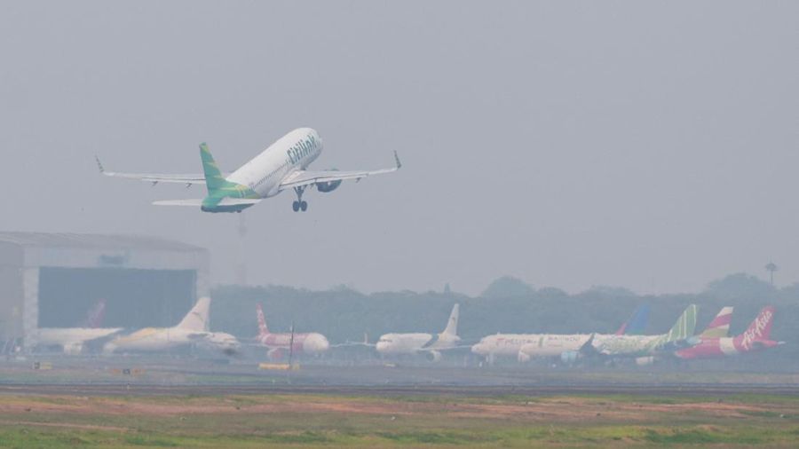 Citilink Airbus lepas landas dari Bandara Internasional Soekarno-Hatta, saat bandara dibuka kembali pasca letusan Gunung Anak Krakatau, di Tangerang, dekat Jakarta, Indonesia, 8 September 2026.