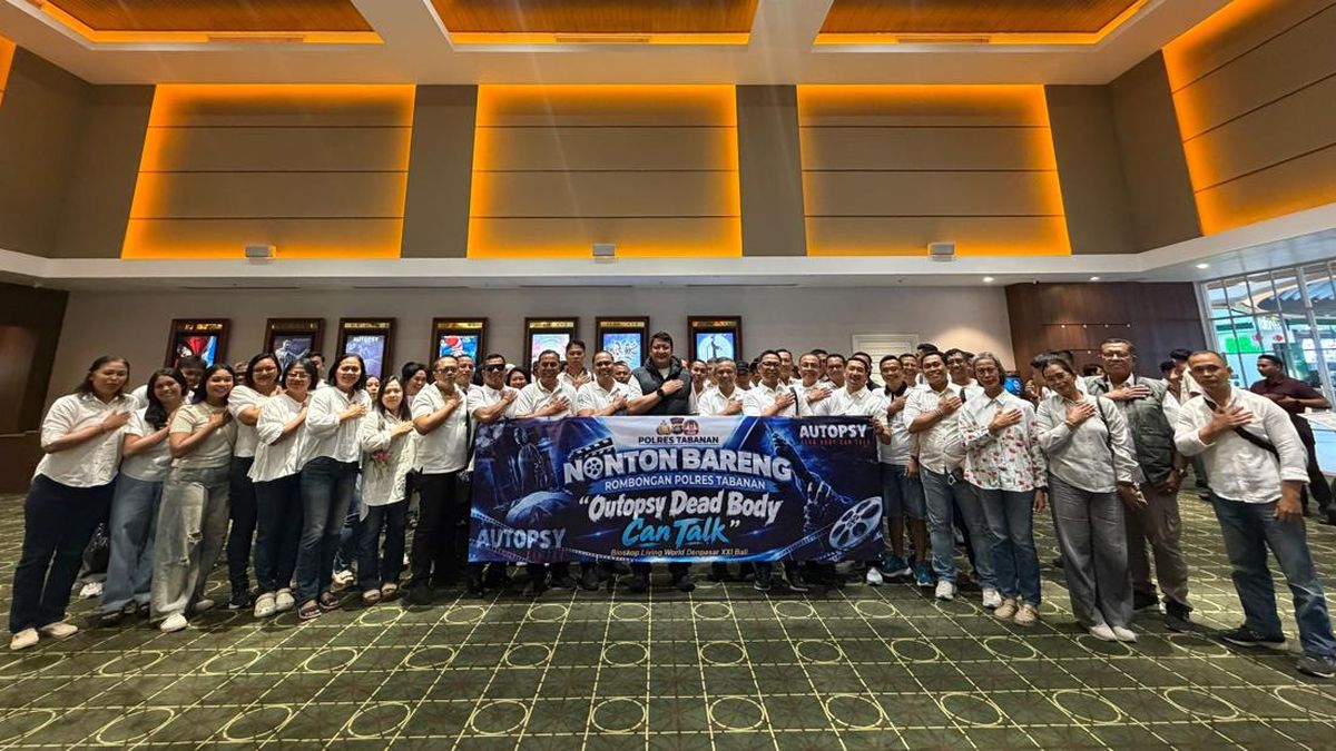 Tambah Wawasan, 105 Personel Polres Tabanan Nonton Film Autopsy di Bioskop