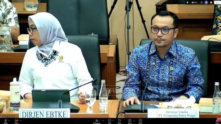 (kiri-kanan) Dirjen EBTKE Kementerian ESDM, Eniya Listiani dan Direktur Utama PT. Pertamina Patra Niaga, Mars Ega Legowo Putra dalam Rapat Dengar Pendapat Dengan Komisi XII DPR RI di Komplek Parlemen, Senayan, Jakarta, Selasa (8/9/2026). (Tangkapan L