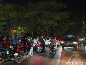 Abdesir-Batua Raya Makassar Macet Parah Imbas Pemadaman Listrik Malam Ini