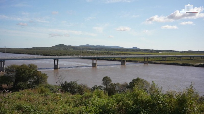 Attendees applaud as North Korea and Russia open their first road bridge, a structure that spans the Tumen river connecting the border cities of Rason and Khasan,  in this picture released by North Korea's official Korean Central News Agency, September 7, 2026.   KCNA via REUTERS    ATTENTION EDITORS - THIS IMAGE WAS PROVIDED BY A THIRD PARTY. REUTERS IS UNABLE TO INDEPENDENTLY VERIFY THIS IMAGE. NO THIRD PARTY SALES. SOUTH KOREA OUT. NO COMMERCIAL OR EDITORIAL SALES IN SOUTH KOREA.